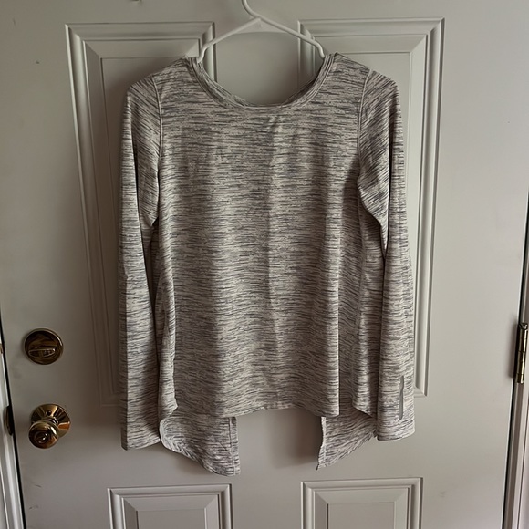 EUC Zyia ‘Ash Split Back Long Sleeve T’ - Picture 4 of 9